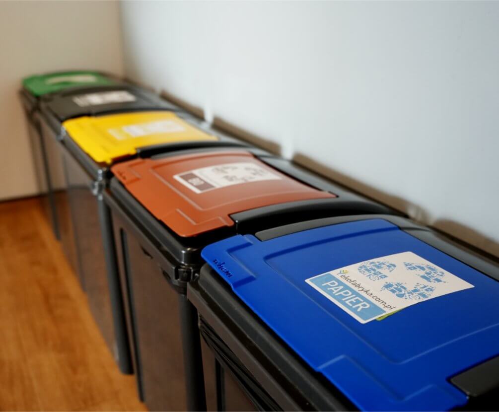 Recycle bins/ Pojemniki do recyklingu